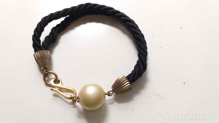 Joyeria: Pulsera diversos elementos. Metal, cord&oacute;n y perla de IMITACION - Foto 2