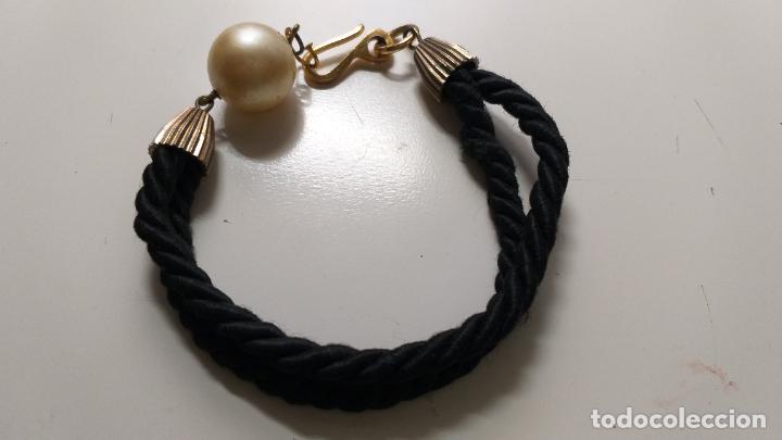 Joyeria: Pulsera diversos elementos. Metal, cord&oacute;n y perla de IMITACION - Foto 5