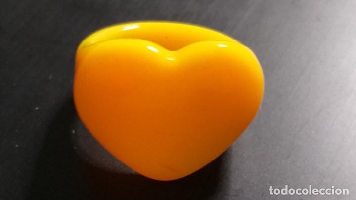 Joyeria: Anillo o sortija. Forma de coraz&oacute;n. Pl&aacute;stico. Di&aacute;metro 1,5 cm. - Foto 2