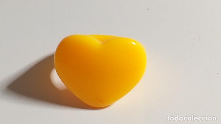 Joyeria: Anillo o sortija. Forma de coraz&oacute;n. Pl&aacute;stico. Di&aacute;metro 1,5 cm. - Foto 1