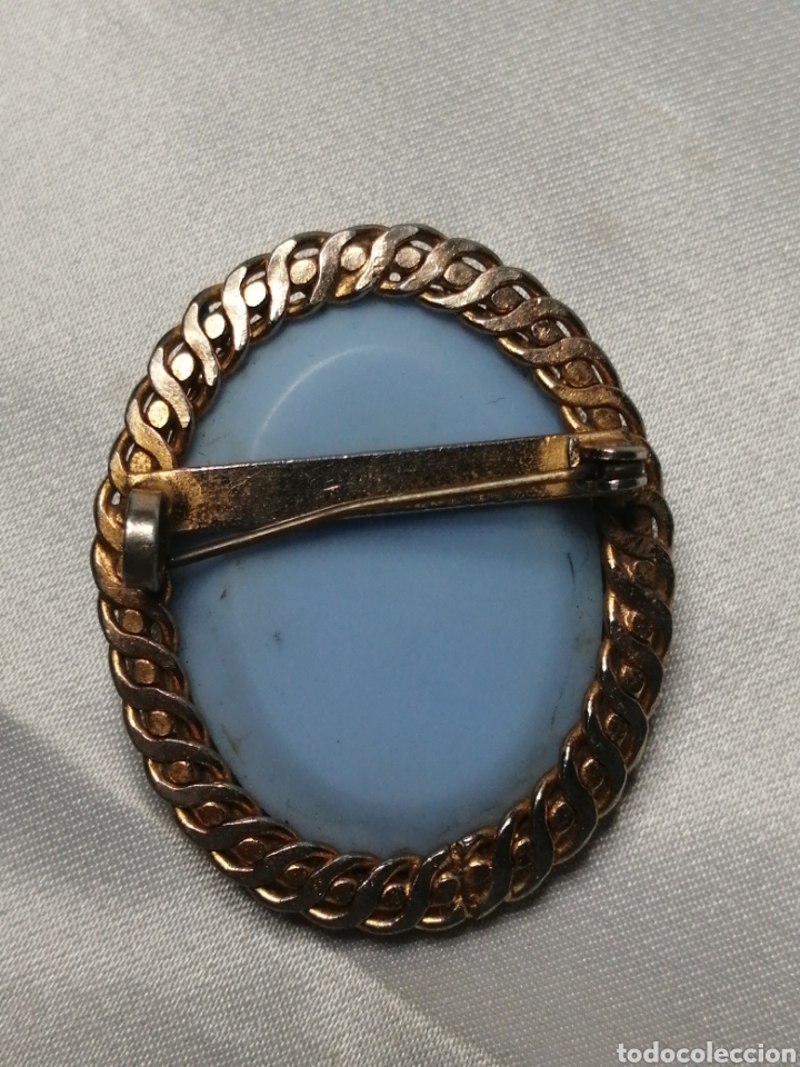 Joyeria: Broche metal dorado y camafeo - Foto 3