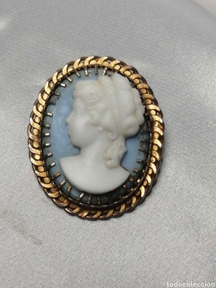 Joyeria: Broche metal dorado y camafeo - Foto 1