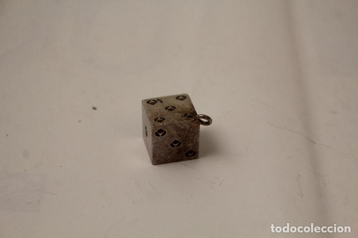 Joyeria: colgante cubo dado plateado - Foto 2