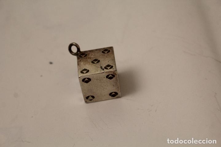 Joyeria: colgante cubo dado plateado - Foto 1