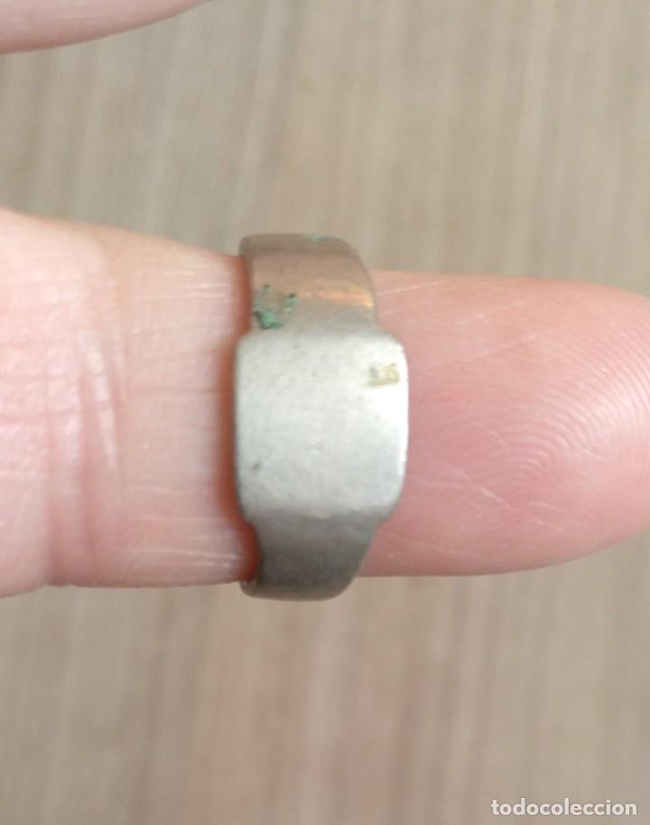 Joyeria: antiguo anillo, no se de que material es - Foto 1
