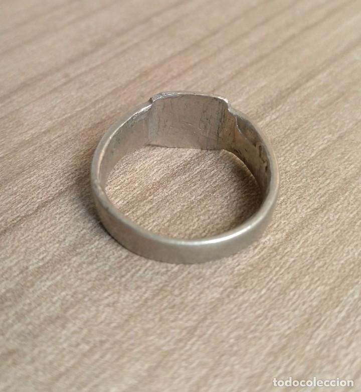 Joyeria: antiguo anillo, no se de que material es - Foto 2