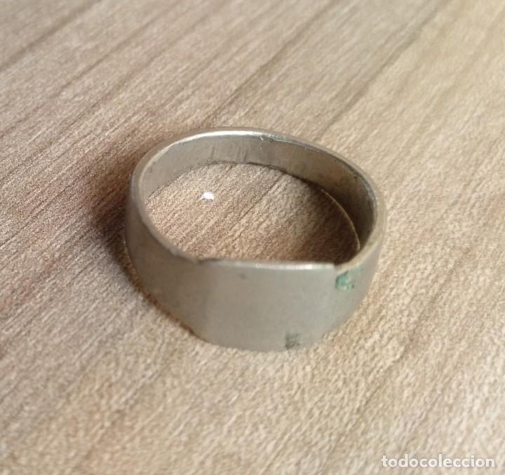 Joyeria: antiguo anillo, no se de que material es - Foto 3