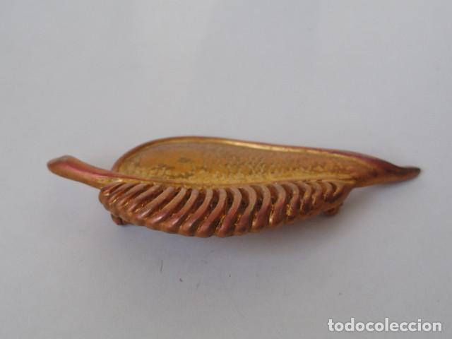 Joyeria: BONITO BROCHE DE PECHO CON AGUJA CON FORMA DE HOJA. - Foto 2