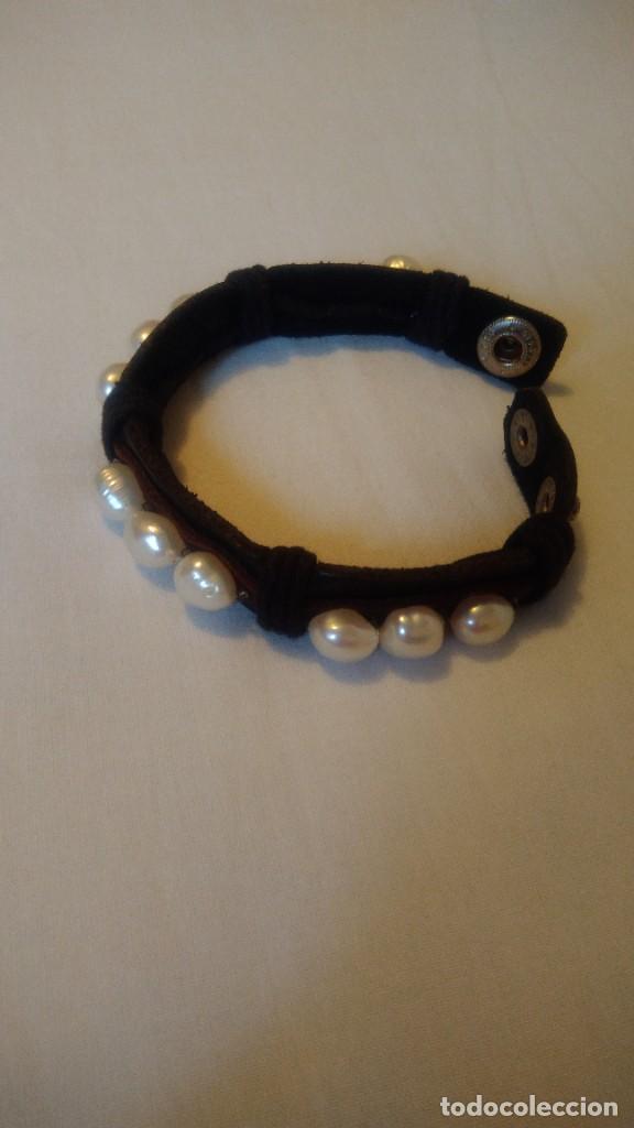 Joyeria: PULSERA DE PERLAS DE R&Iacute;O Y CUERO NEGRO - Foto 2