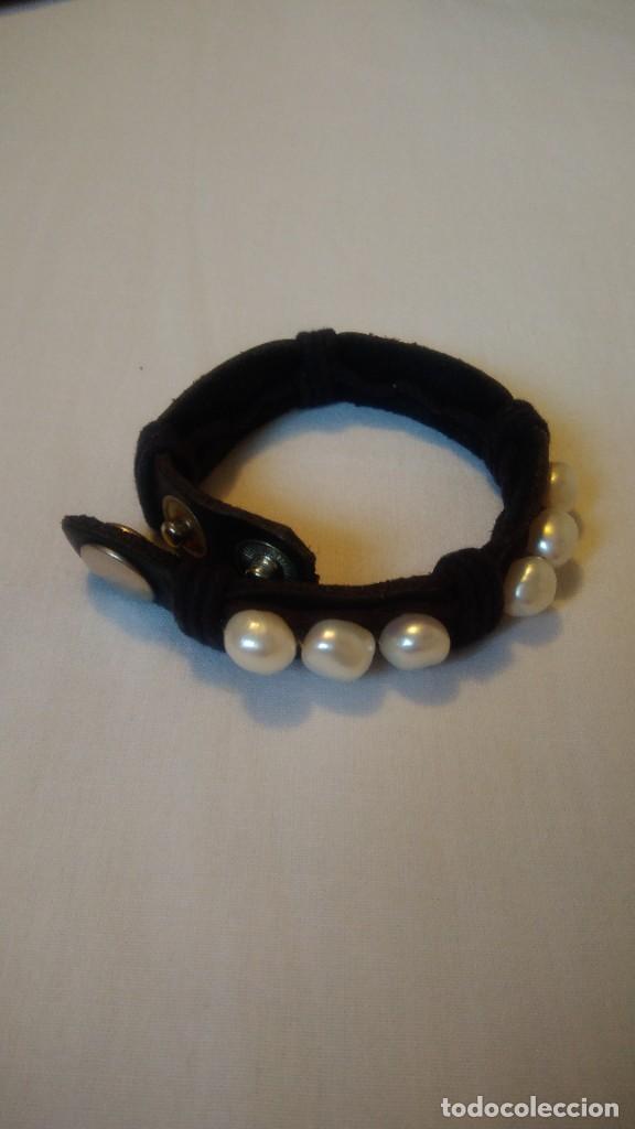 Joyeria: PULSERA DE PERLAS DE R&Iacute;O Y CUERO NEGRO - Foto 4