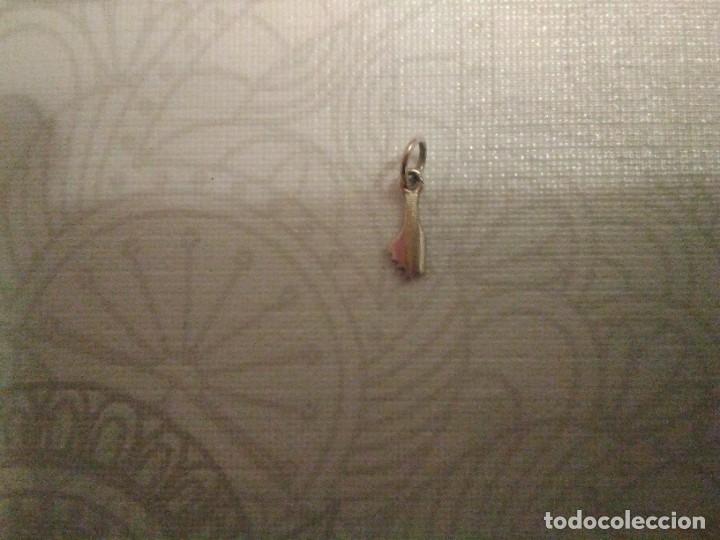 Joyeria: Colgante en forma de mano. - Foto 1