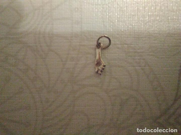 Joyeria: Colgante en forma de mano. - Foto 2