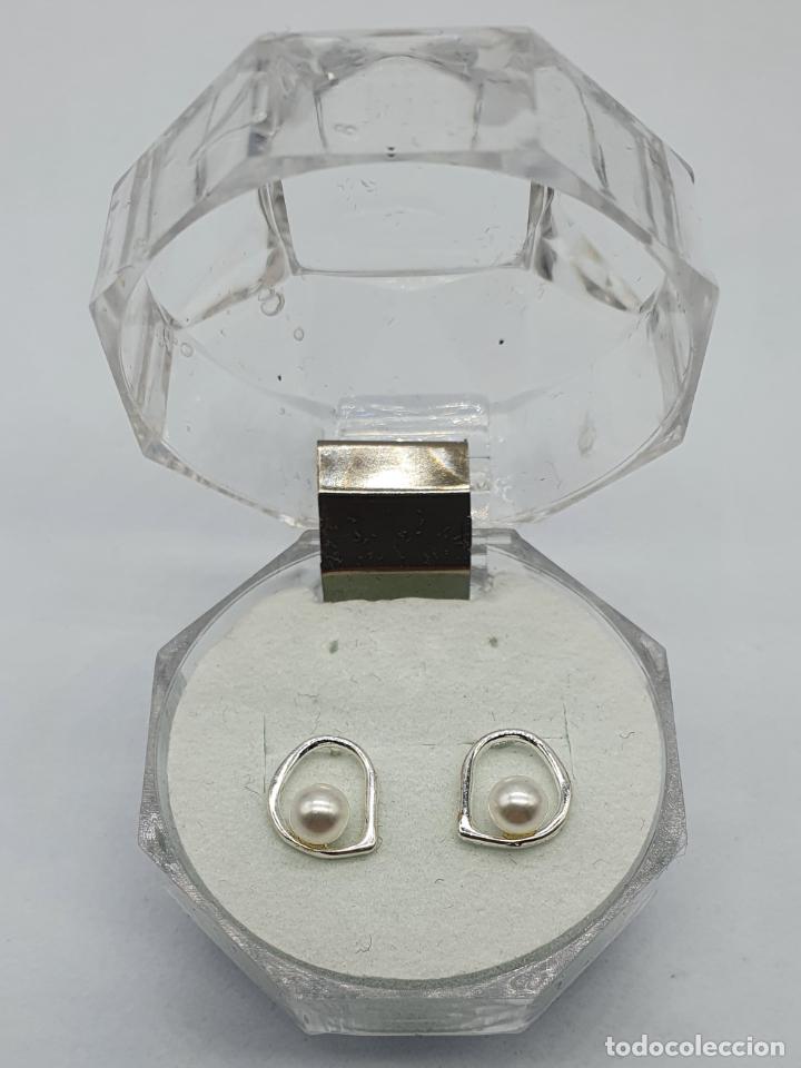 Joyeria: Sofisticados pendientes de dise&ntilde;o minimalista en plata de ley y perlas . - Foto 1