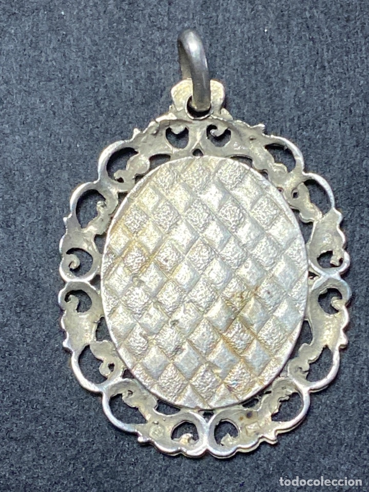 Joyeria: Medalla religiosa, posiblemente de plata - Foto 2