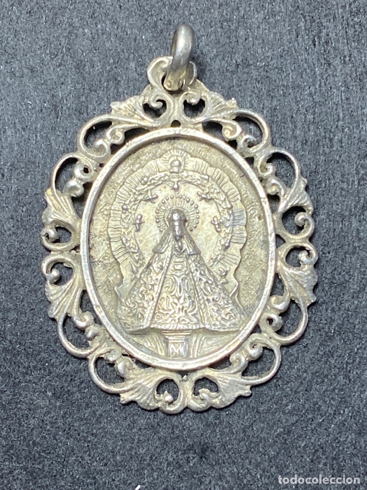 Joyeria: Medalla religiosa, posiblemente de plata - Foto 1