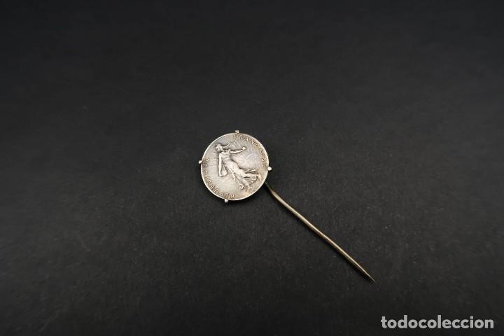 Joyeria: Antiguo Broche de Aguja con Moneda - Foto 2