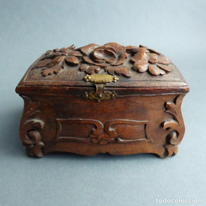 Joyeria: Joyero de madera tallada. 1850 - 1880 - Foto 1