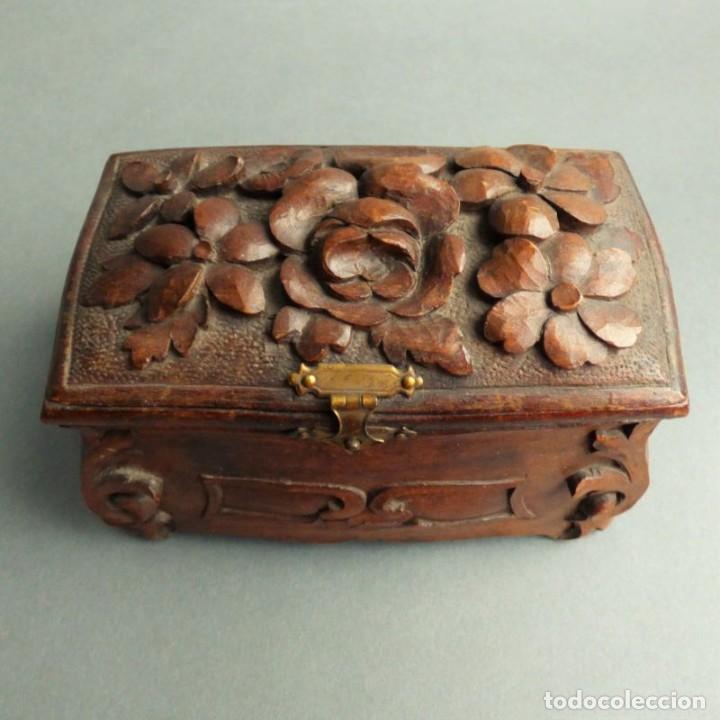 Joyeria: Joyero de madera tallada. 1850 - 1880 - Foto 2