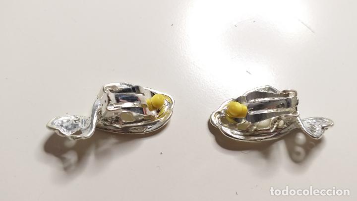 Joyeria: Pendientes antiguos. Cierre clips. Plateados. Forma de pez - Foto 2