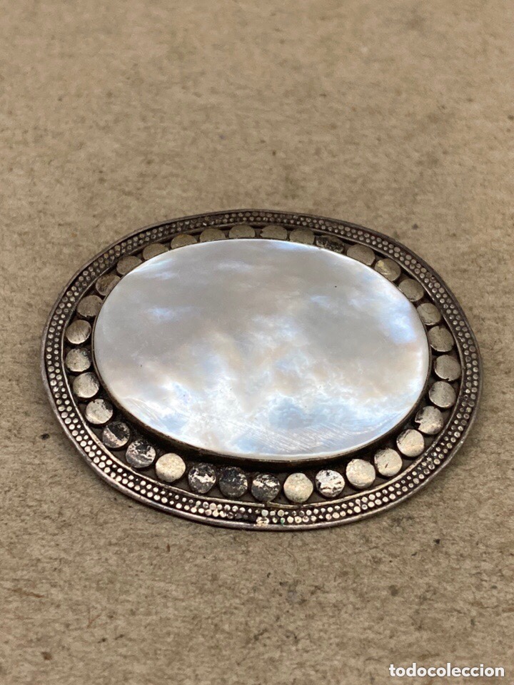 Joyeria: Antiguo broche de plata y nacar - Foto 1