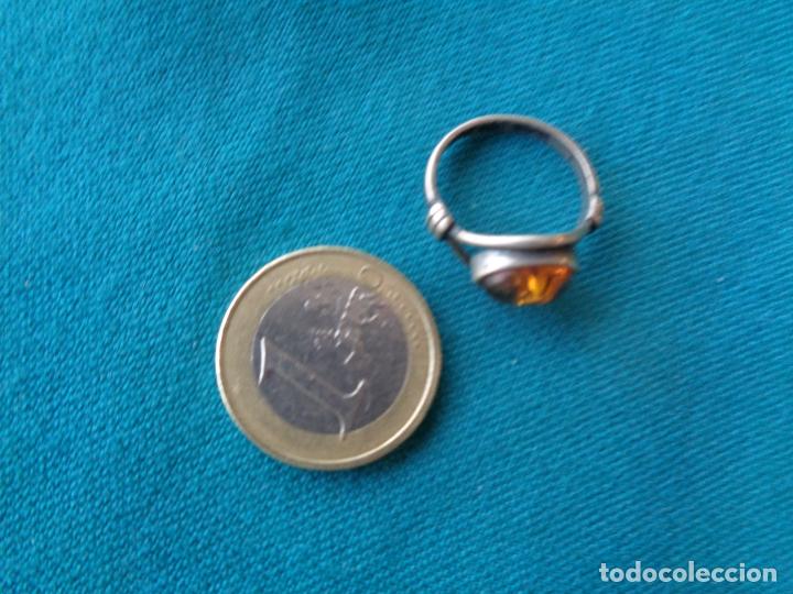 Joyeria: ANTIGUA SORTIJA DE PLATA CON &Aacute;MBAR - Foto 2