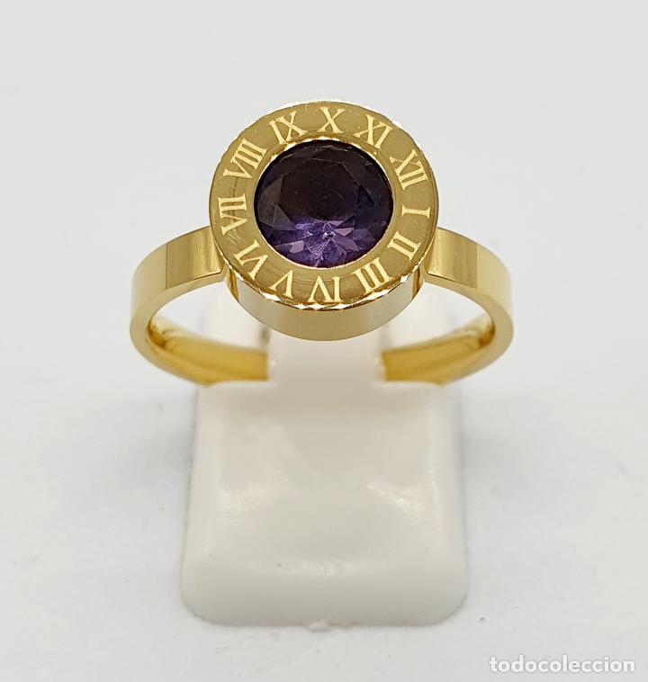Joyeria: Elegante y original anillo de acero chapado en oro de 18k, con cuatro piedras diferentes . - Foto 1 - 241487425
