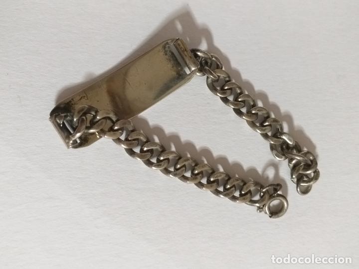 Joyeria: pulsera plateada. tiene grabada unas letras - Foto 4