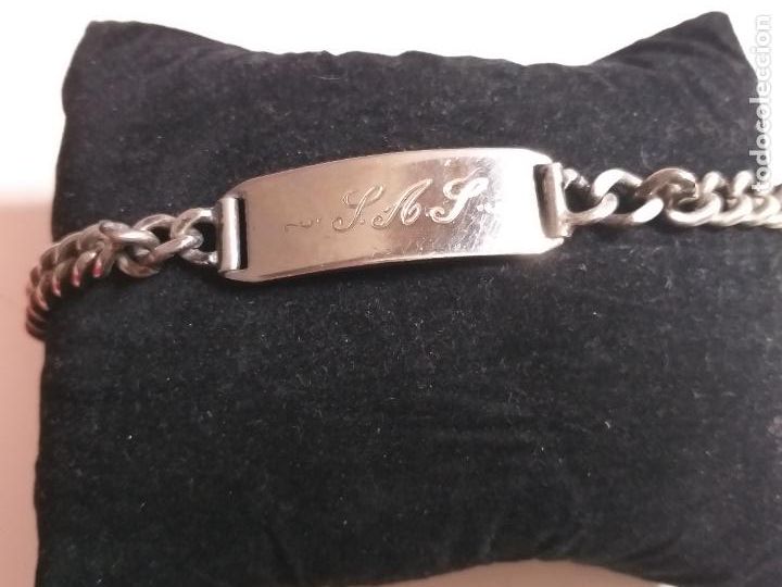 Joyeria: pulsera plateada. tiene grabada unas letras - Foto 1
