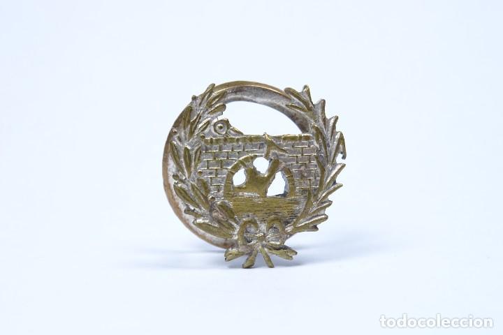 Joyeria: Antiguo pin para solapa de plata y bronce. - Foto 1