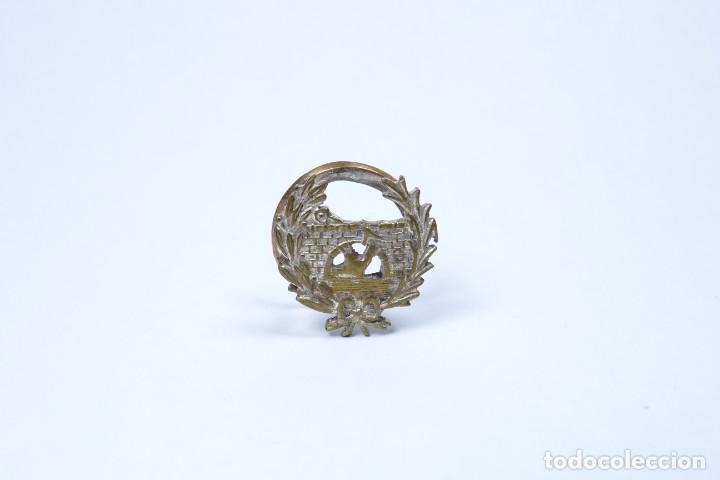 Joyeria: Antiguo pin para solapa de plata y bronce. - Foto 3