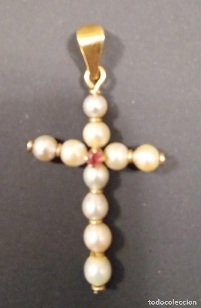 Joyeria: CRUZ DE ORO 18 KT. CON PERLAS Y RUB&Iacute; CENTRAL - Foto 3