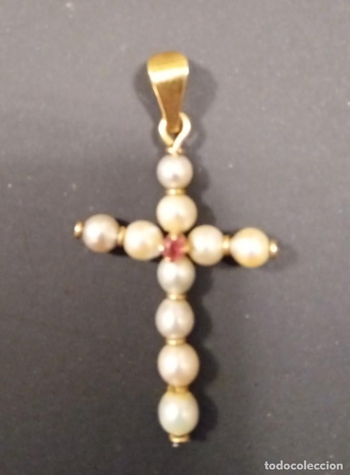 Joyeria: CRUZ DE ORO 18 KT. CON PERLAS Y RUB&Iacute; CENTRAL - Foto 1