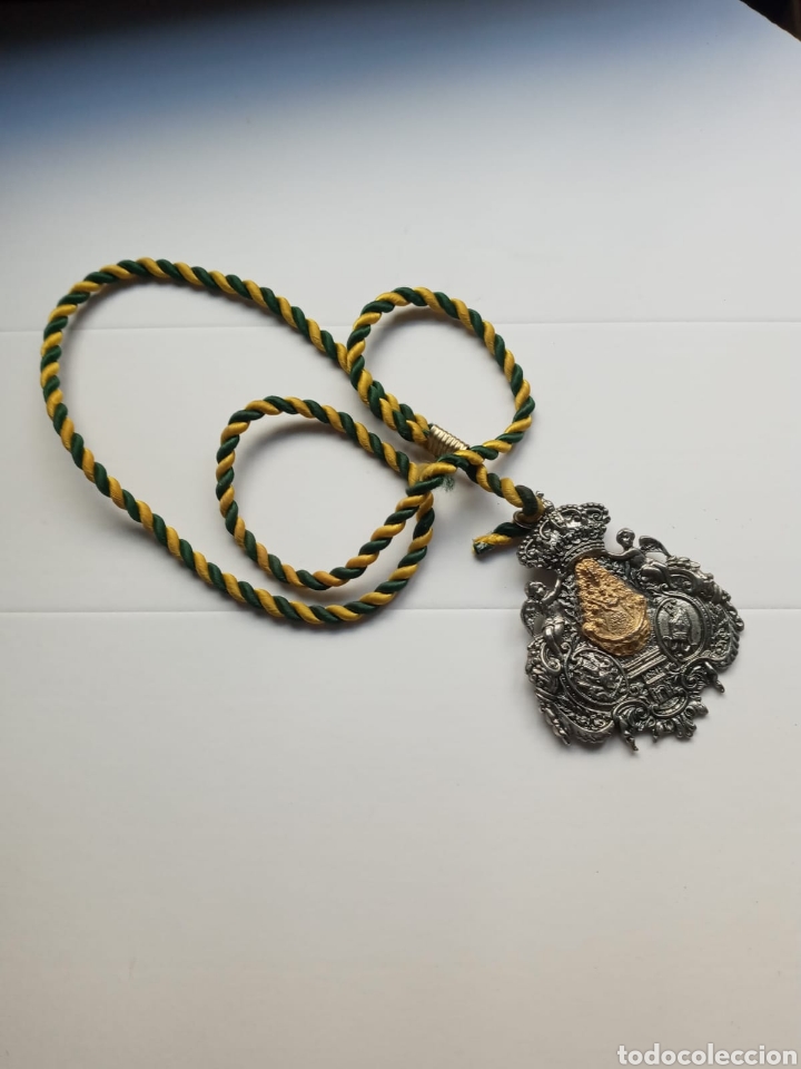 Joyeria: Medall&oacute;n Hermandad de la Virgen del Roc&iacute;o de la Macarena - Foto 1