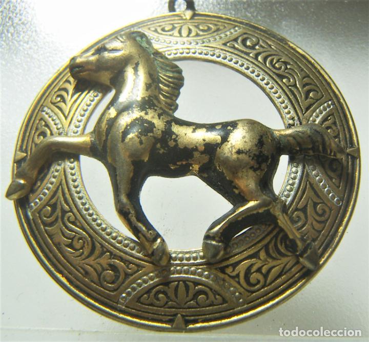 Joyeria: VIEJO COLGANTE CON UN CABALLO - Foto 2