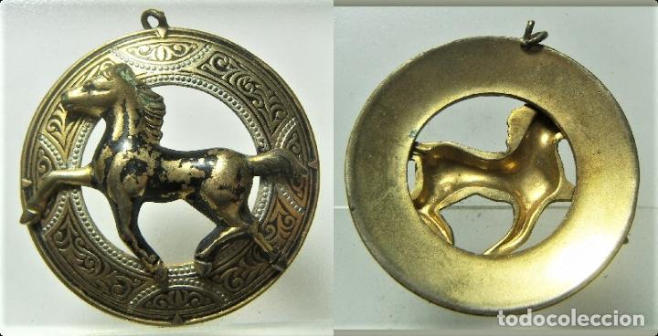 Joyeria: VIEJO COLGANTE CON UN CABALLO - Foto 1