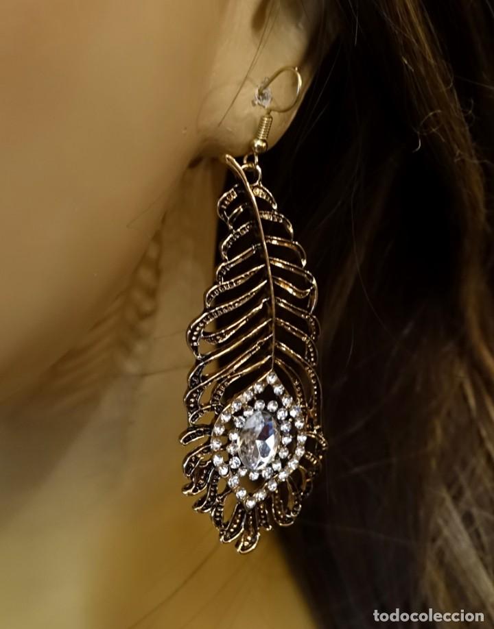 Joyeria: PENDIENTES PLUMA DE PAVO REAL ORO ANTIGUO PEDRERIA
