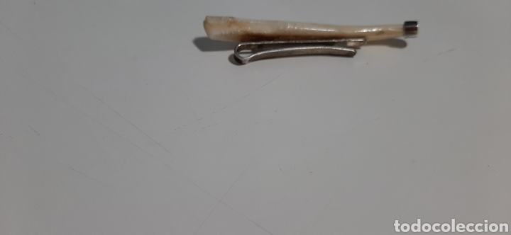 Joyeria: Pasacorbatas colmillo. El enganche es plata. - Foto 2