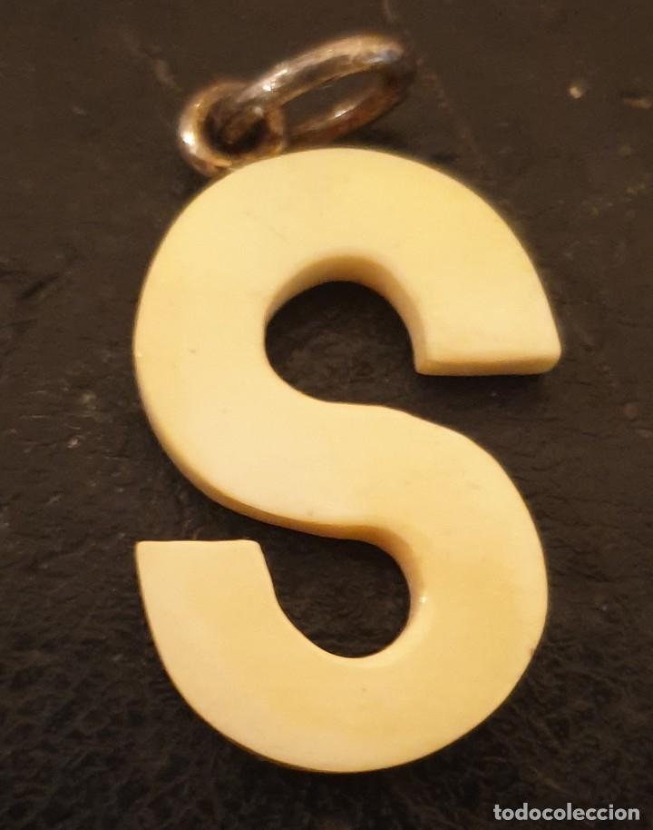 Joyeria: Colgante &rdquo;S&rdquo; color Marfil - Foto 1