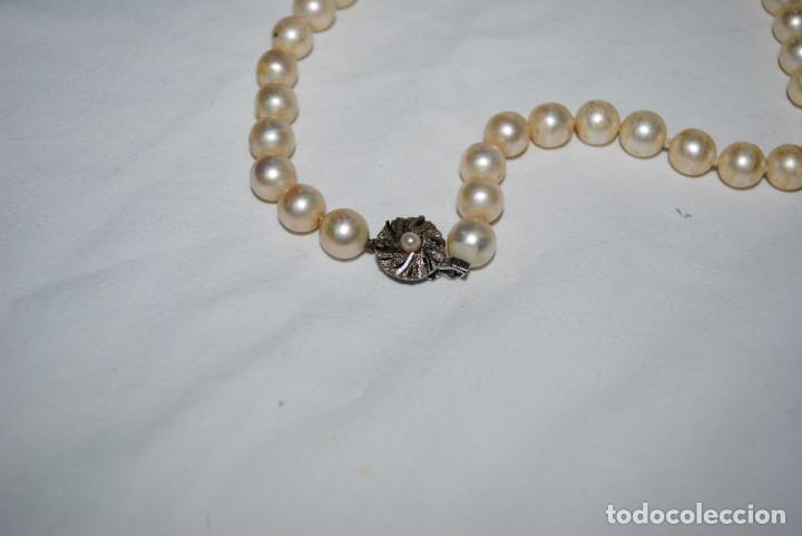 Joyeria: ELEGANTE COLLAR DE PERLAS CON CIERRE PLATEADO . - Foto 2