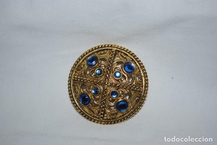 Joyeria: BONITO BROCHE DORADO Y CELESTES - Foto 1