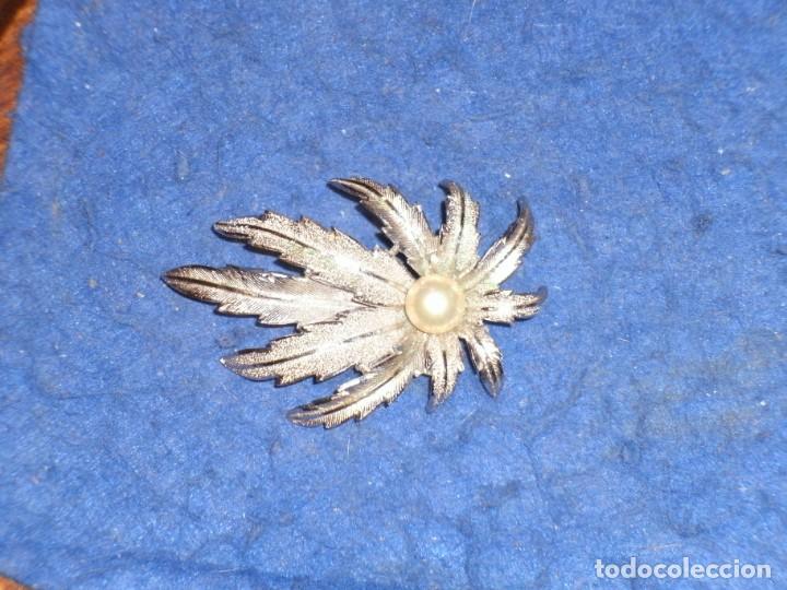 Joyeria: BROCHE HOJA CON PERLA PLATEADA RODIADA.VINTAGE. - Foto 1