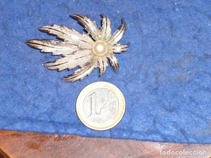 Joyeria: BROCHE HOJA CON PERLA PLATEADA RODIADA.VINTAGE. - Foto 2