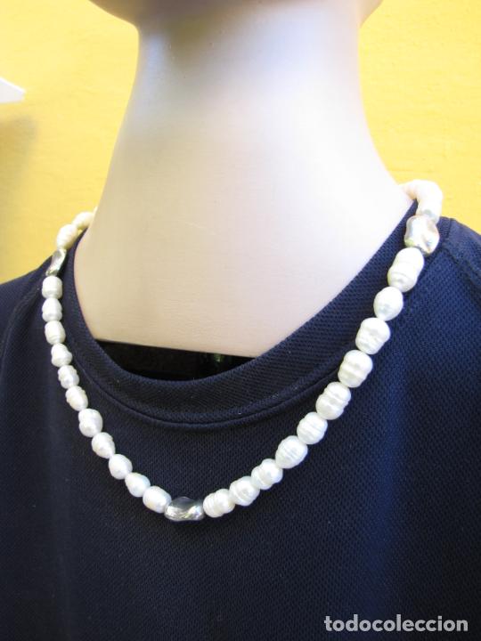 Joyeria: 19.- Collar de perlas barrocas y plata. Cierre en T - Foto 2