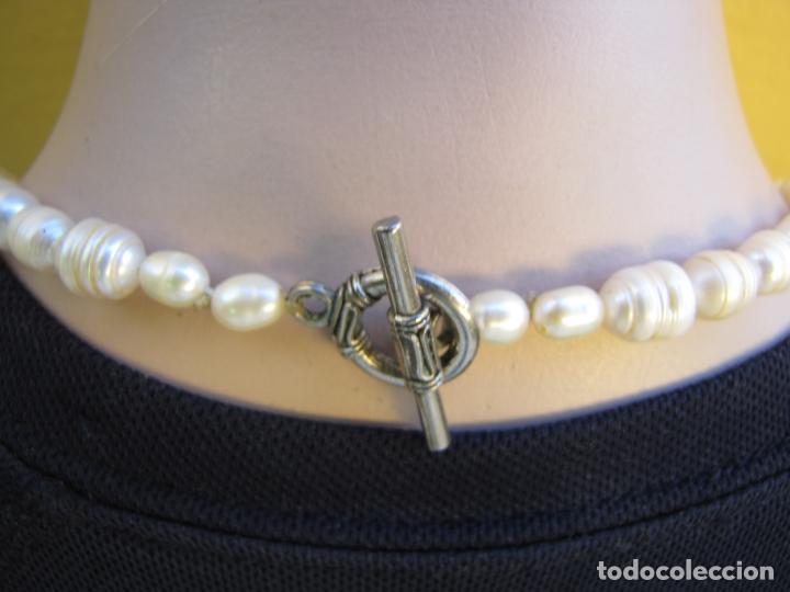 Joyeria: 19.- Collar de perlas barrocas y plata. Cierre en T - Foto 3