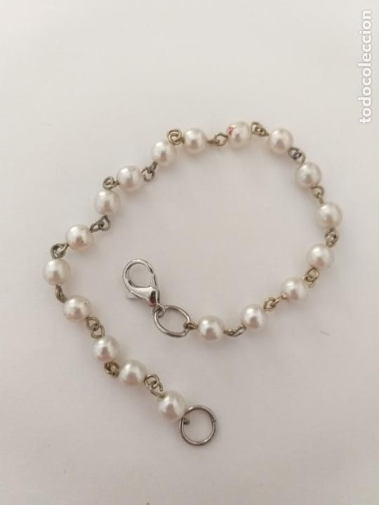 Joyeria: Pulsera. Cadena plateada y perlas de imitaci&oacute;n. 20 cm. - Foto 2