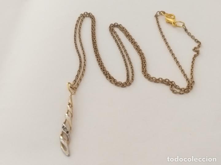 Joyeria: Cadena dorada con colgante. 78 cm de largo - Foto 2