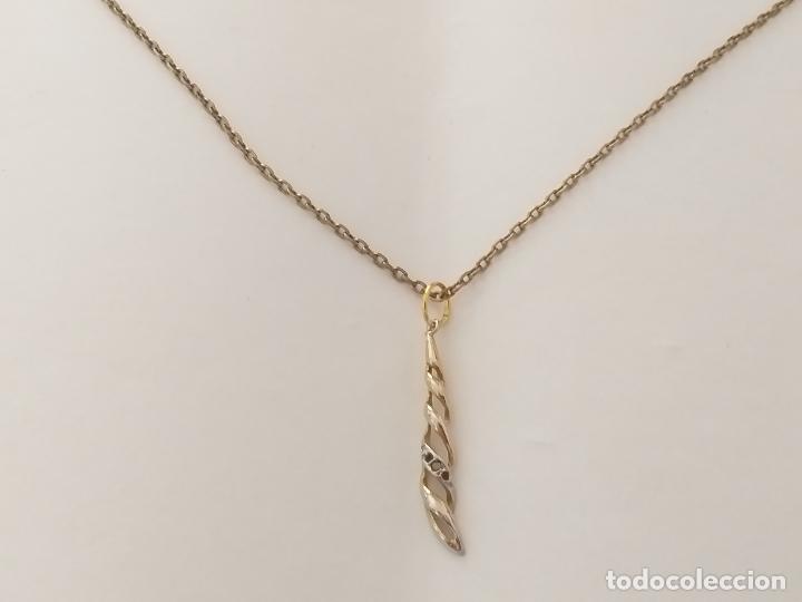 Joyeria: Cadena dorada con colgante. 78 cm de largo - Foto 3