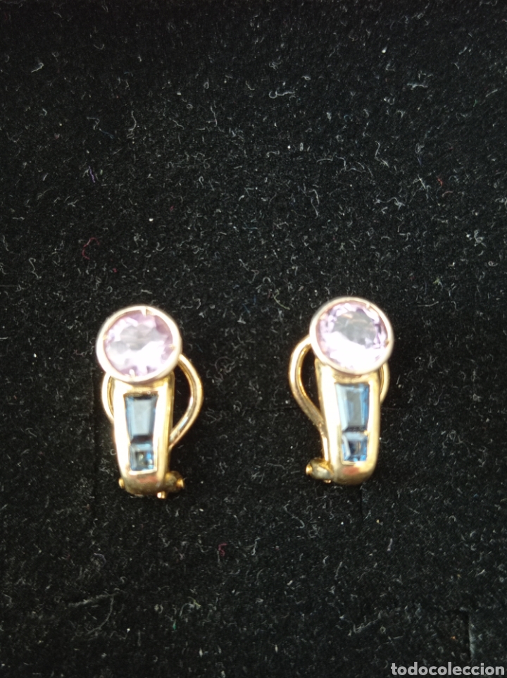 Joyeria: Pendientes de oro, zafiros y amatistas.