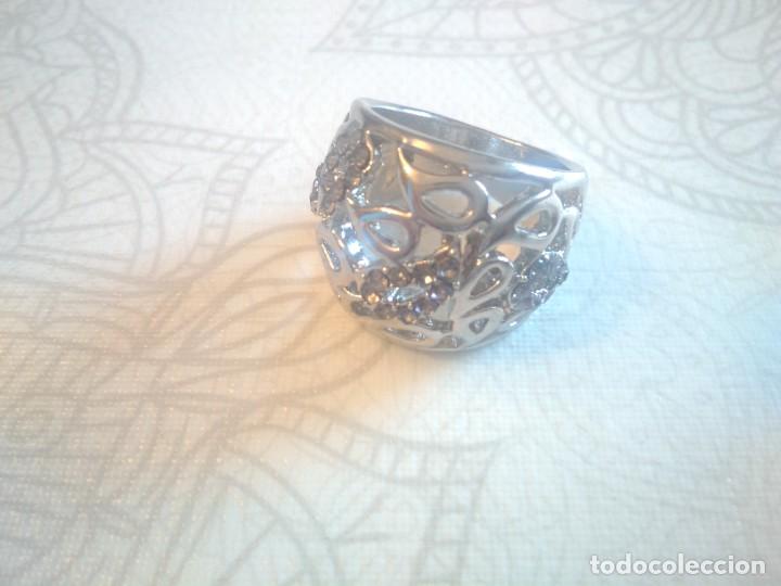 Joyeria: Sortija calada con piedras. - Foto 1