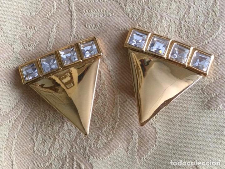 Joyeria: PENDIENTES METAL DORADOS CON FORMA TRIANGULAR A&Ntilde;OS 80 - Foto 1